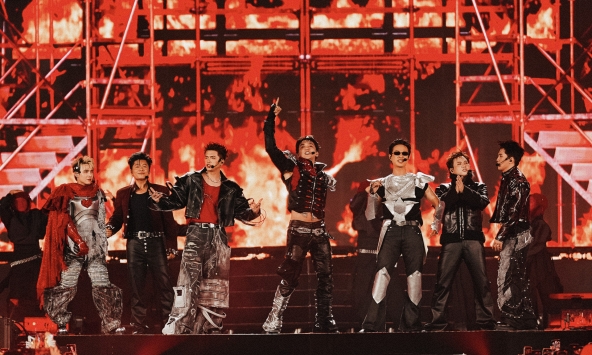 Đu dây xuyên không, đưa thuyền lên trời: Concert Anh Trai Vượt Ngàn Chông Gai 2026 nhận loạt lời khen 'mãn nhãn, bá khí và đẳng cấp'