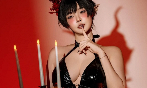 'Mở bát' ngày hội Halloween, nữ coser 'triệu follow' lập tức chiếm trọn mọi sự chú ý
