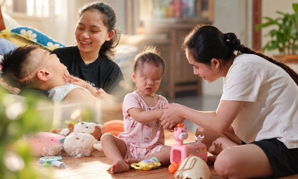 Những người mẹ hóa 'siêu nhân' đằng sau góc nhà livestream