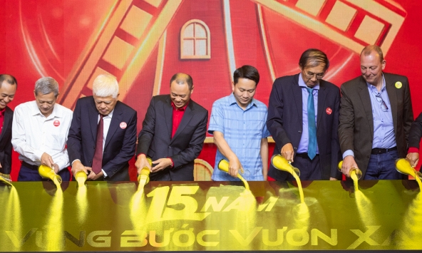 Phân Bón Hà Lan đánh dấu 15 năm phát triển, ra mắt dòng NPK Agrotech