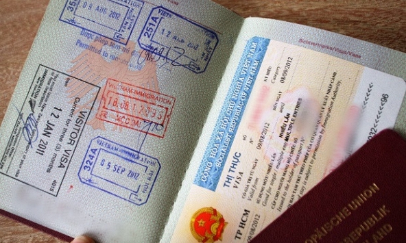 Công an khuyến cáo liên quan tới một dòng chữ trên hộ chiếu, mức phạt lên tới 40 triệu đồng