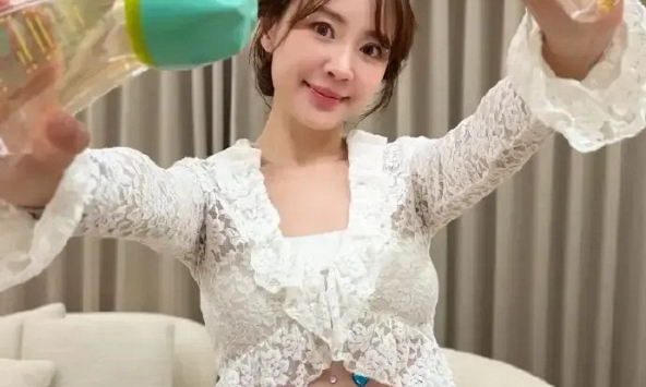 Lại Vi Như thông báo mang thai ở tuổi 41: “Tôi chưa bao giờ nghĩ mình có thể mang thai tự nhiên ở độ tuổi này”