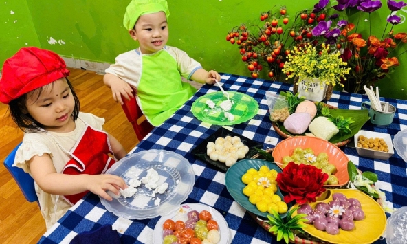 Thấy con hàng xóm biết đi, biết nói sớm có thể sẽ khiến mẹ sốt ruột nhưng đừng biến tuổi thơ của con thành cuộc đua!