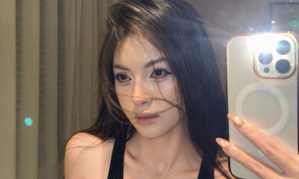 Từng khiến CĐM phẫn nộ vì loạt clip không phù hợp, hot girl bán hàng giờ lột xác ngày càng xinh đẹp, quyến rũ