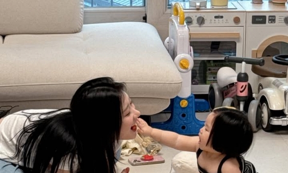 Có nên thường xuyên khen con? Điều đáng lo không phải khen nhiều, mà là khen theo 2 kiểu này