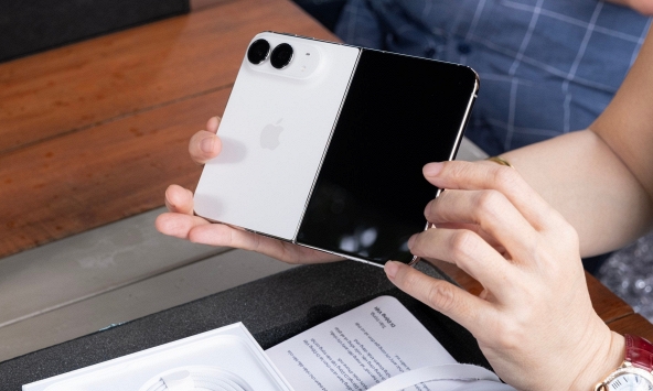 iPhone Duo sang tay chênh tới 15 triệu đồng ngay ngày mở bán