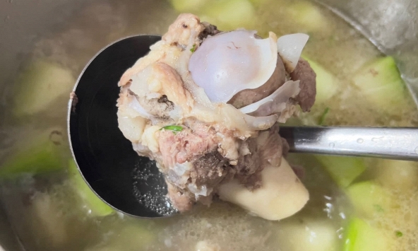 Năm loại canh 'phá thận' không kém gì bia rượu: Toàn món người Việt 'mê như điếu đổ'