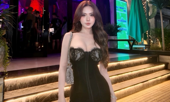 Thoát vai 'mẹ bỉm', hot girl 'gây mê' với vóc dáng không thể tin được