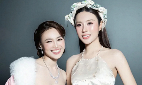 Tô Diệp Hà diện áo dài cổ yếm, đội mấn hoa lên thảm đỏ, visual 'một chín một mười' bên Lan Ngọcn