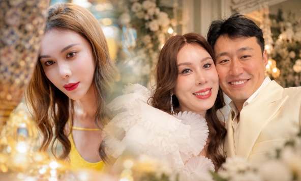 Đại gia ngành gỗ trải qua 3 đời vợ mới tìm được chân ái đích thực, nhìn profile 3 cô vợ trước đã hiểu tại sao