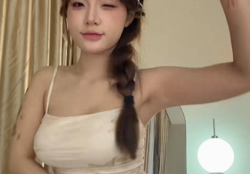 Lanh xinh yêu đăng clip vũ đạo mới, dàn fan nam 'đổ rầm rầm', tán dương vóc dáng 'đỉnh cực'