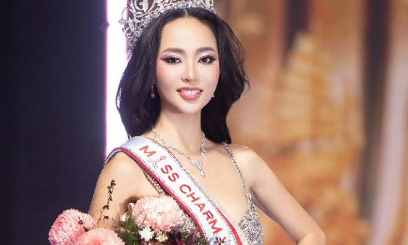 Tân hoa hậu cao 1,77m vừa làm MC song ngữ, điều hành công ty truyền thông, vừa theo học MBA và DBA tại Mỹ