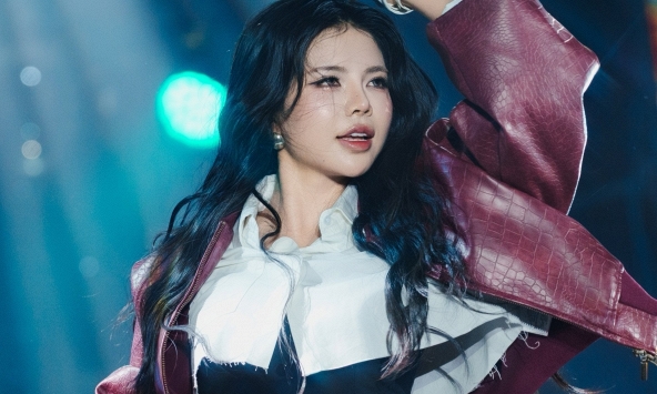 Không phải ở giải đấu, ngắm Mai Dora vừa lạ vừa quen trên sàn diễn idol