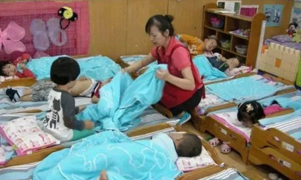 Trẻ có nhất định phải ngủ trưa không? Ép con ngủ có khi còn nhiều tác hại!