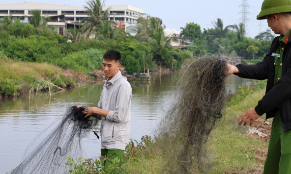 Gỡ bẫy, bảo vệ đường bay cho chim di cư