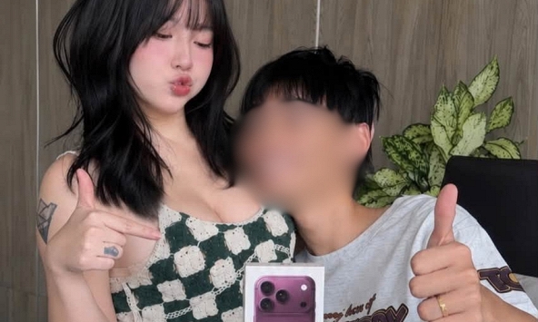 Hot girl phòng net bất ngờ chia sẻ tư liệu riêng tư trong quá khứ