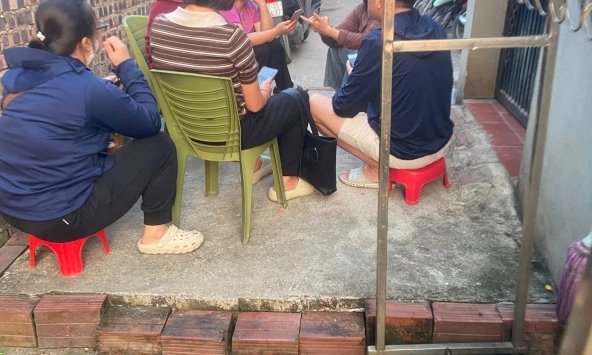 Thông tin bất ngờ vụ phụ huynh nghi thịt trâu lạ, thịt gà đông lạnh tuồn vào trường học ở Hà Nội