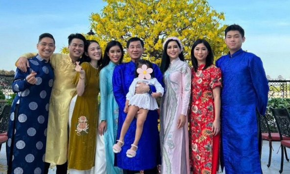 Việt Nam có một gia tộc tỷ phú: 4 trong số 9 người con là Phó TGĐ tập đoàn 4.660 tỷ, dàn con dâu thuộc hàng mỹ nhân nức tiếng