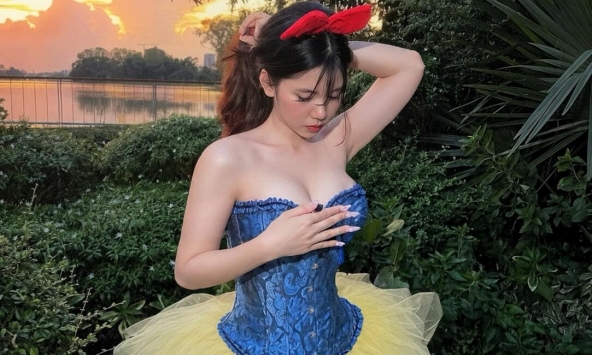 'Mắc kẹt' trong ký ức tuổi thơ, hot girl quyết tâm cosplay Bạch Tuyết