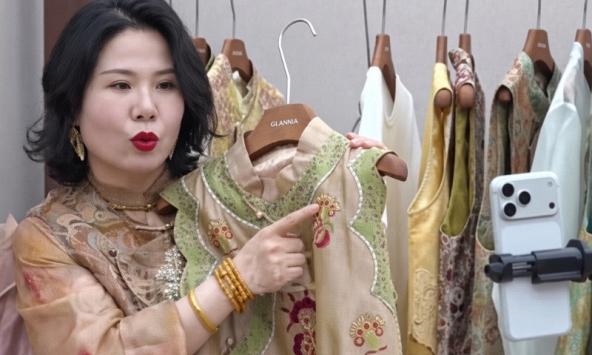Người phụ nữ SN 1990 kiếm 387,75 tỷ đồng/năm: Từng đi bán hàng rong với khoản vốn chỉ 2,7 triệu đồng