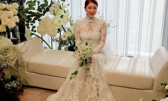 Nữ ca sĩ hạng A bị doanh nhân “đá” sau nửa năm cưới: “Nhà trai chỉ có 5 người đến dự hôn lễ, ai cũng bảo tôi sẽ ly hôn”