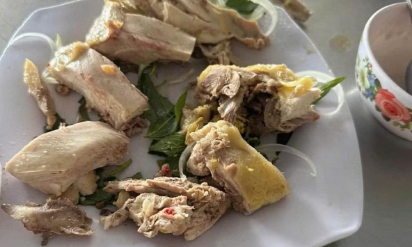 Vụ bữa cơm bình dân 640.000 đồng: Chủ quán giải thích về loại gà 300.000 đồng/nửa con