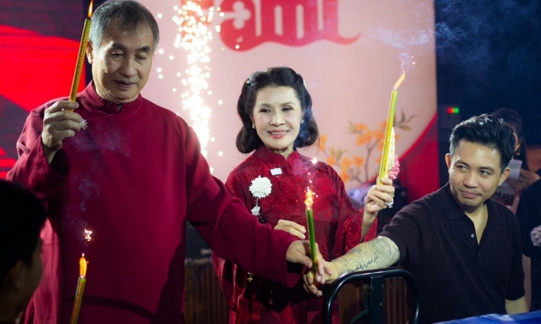 Việt Nam có gia đình “đổi đời” ngoạn mục: Từng sống trong nhà lợp trên kênh, nay con trai duy nhất làm Phó Tổng Giám đốc, kế nghiệp nghìn tỷ