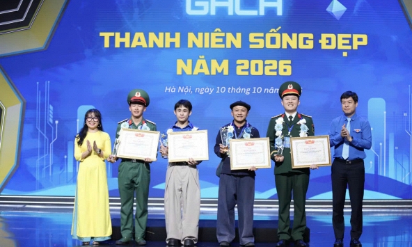 Cô giáo Hoàng Thị Hiền được vinh danh tại Giải thưởng “Thanh niên sống đẹp” 2026