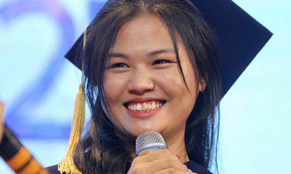 Nghị lực của nữ sinh mồ côi trên giảng đường đại học