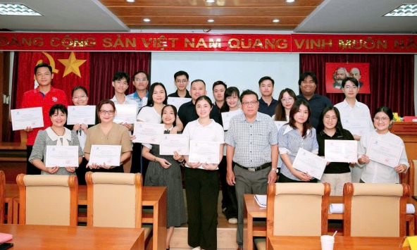 Bồi dưỡng kỹ năng sáng tạo nội dung đa nền tảng cho người làm báo