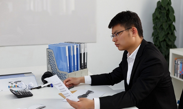 Tình cờ gặp sếp cũ đã nghỉ hưu, tôi lặng lẽ trả tiền bữa ăn, ai cũng cười: Nửa tháng sau, tất cả phải nín lặng