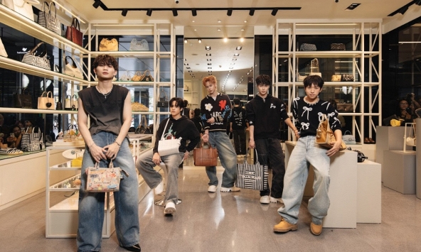 Dàn trai xinh gái đẹp không ngừng chinh phục những giới hạn phong cách bằng các trang phục của Marc Jacobs