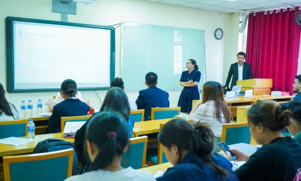 1 trường ĐH kinh tế ở Hà Nội tuyển giảng viên lương 40 triệu đồng/tháng, thưởng 200 triệu đồng nếu đáp ứng điều kiện này 