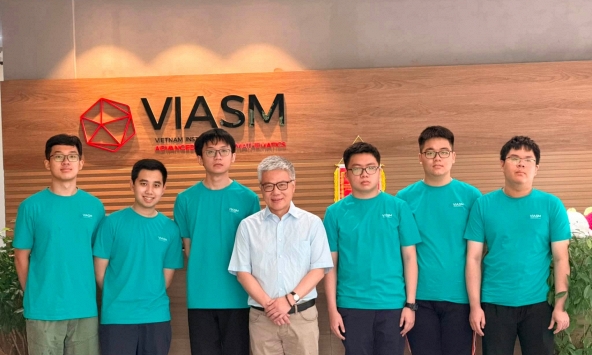 GS Ngô Bảo Châu ‘truyền lửa’ cho đội tuyển Olympic Toán học Việt Nam trước thềm IMO 2026