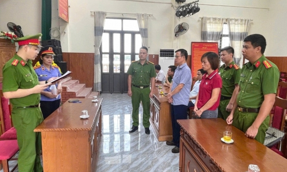 Khởi tố nguyên Chủ tịch, Kế toán, Thủ quỹ tại một địa phương
