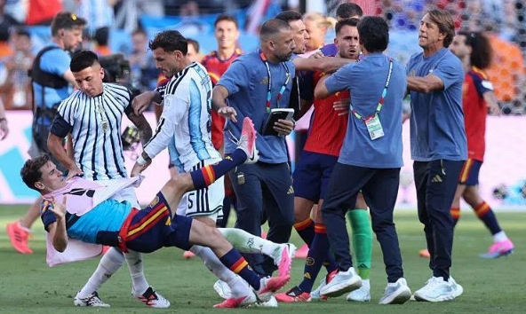 FIFA mở điều tra Argentina sau trận chung kết World Cup: Dàn cầu thủ đối diện án 'treo giò' nặng