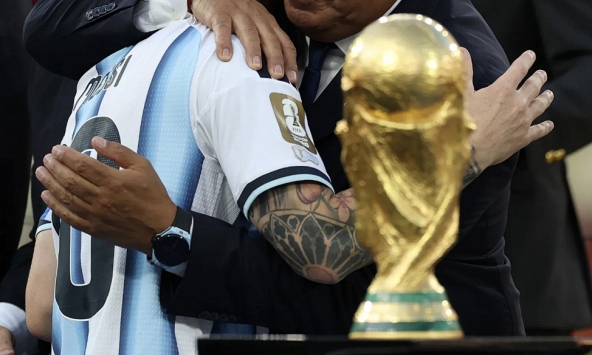 Chủ tịch Liên đoàn Bóng đá Argentina bị FBI thu giữ điện thoại ngay trước khi rời Mỹ