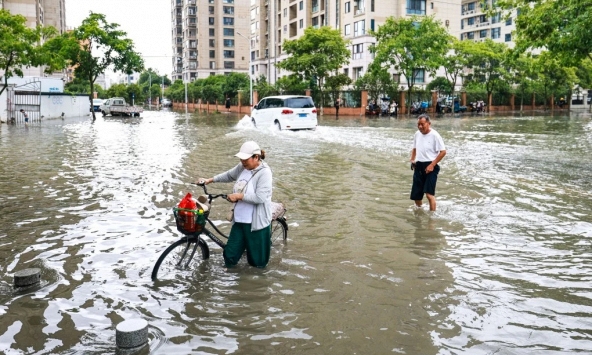 Thượng Hải chìm trong biển nước sau cơn mưa lịch sử: Liệu ‘thành phố thông minh’ có đủ để chống ngập?
