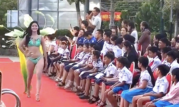 Trình diễn áo tắm trước học sinh: Ban tổ chức 1 cuộc thi Hoa hậu chính thức xin lỗi
