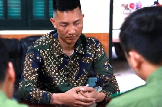 Huấn Hoa Hồng là ai?