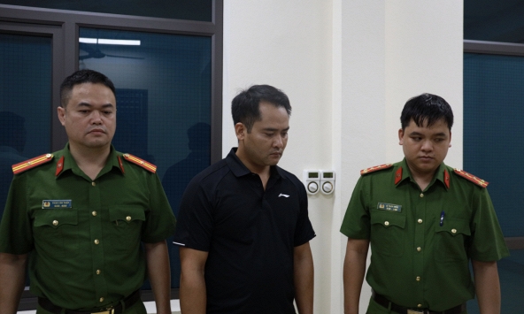 Khởi tố, bắt tạm giam Giám đốc 36 tuổi của 1 công ty xây dựng trong vụ lan can đá kè sông Hồng gãy đổ sau bão Yagi