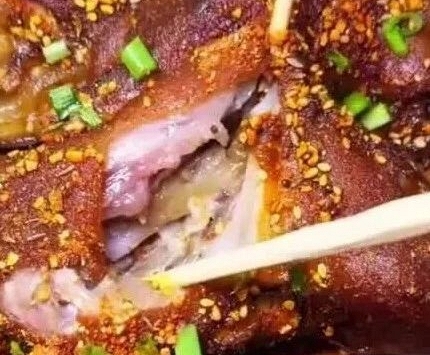 Cả nhóm dương tính sau bữa ăn đêm, chủ quán thừa nhận cho “gia vị” chứa chất cấm