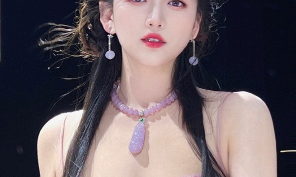 'Phú bà' xứ Trung sở hữu nhan sắc khiến mọi người ngẩn ngơ, cuộc sống trong biệt phủ 1.200m² xa hoa đến choáng váng