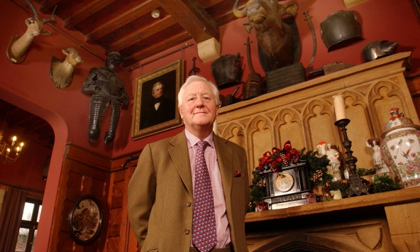 Yêu cầu tuyển vợ của quý tộc 79 tuổi: Trẻ hơn 30 tuổi, phải sinh 2 con trai, không đến từ quốc gia tên bắt đầu bằng chữ 'I'