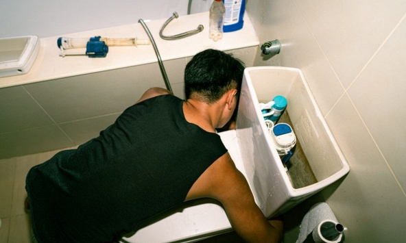 Phát hiện 1 anh thợ sửa ống nước có bằng đại học ngành kế toán từ ngôi trường danh giá