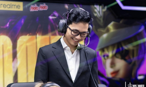 Titan - cựu HLV của Saigon Phantom (SGP) thừa nhận yêu nam giới khi đang có vợ là ai?