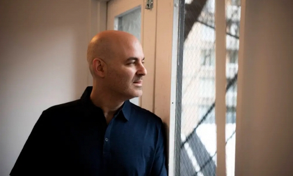 Phát hiện cựu phó chủ tịch marketing 48 tuổi của Mastercard hiện đi làm shipper