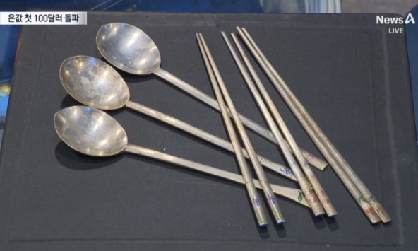 Giá bạc tăng phi mã, nhiều người nô nức đi lục thìa bạc trong bếp bán lấy tiền