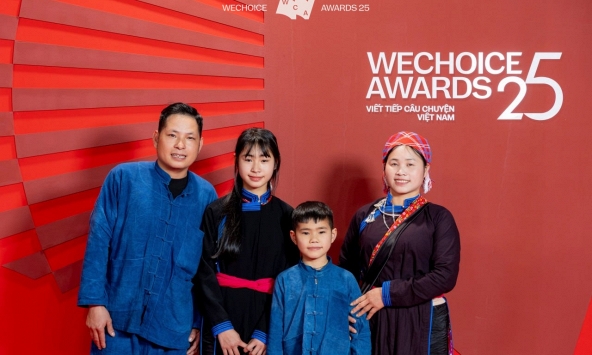  Chị Vàng Thị Thông - người phụ nữ hạnh phúc nhất Gala WeChoice: Có cả gia đình đồng hành “xuống xuôi”, được chồng thả tim liên tục