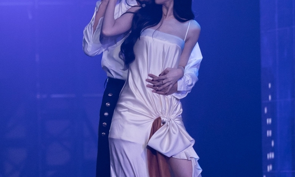 Không thể rời mắt trước màn kết hợp này: Mỹ nhân quyến rũ nhất Việt Nam khiến “kho báu” thêm phần ngọt ngào, tuyệt đối điện ảnh